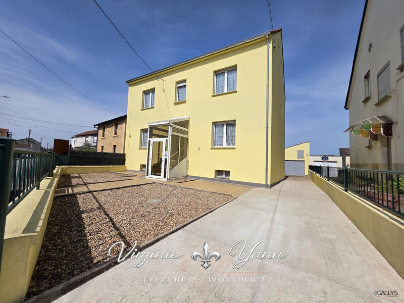 Maison - 180 m² - 8 pièces