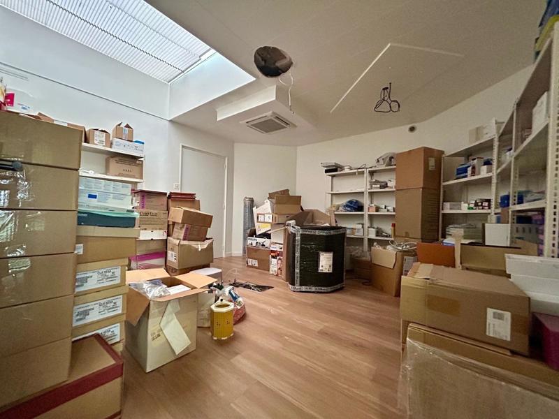 Local commercial - 210 m² - 9 pièces