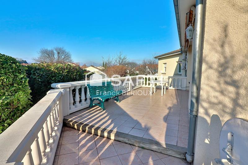 Maison - 220 m² - 9 pièces