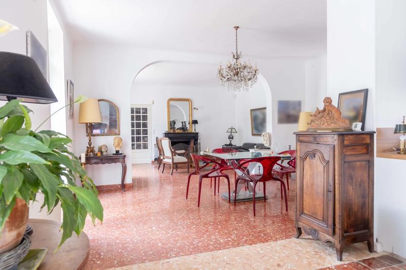 Propriété - 307 m² - 9 pièces