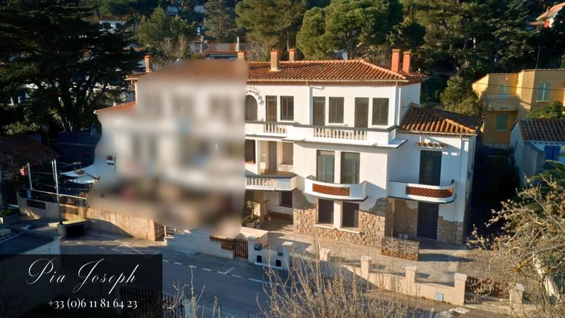 Propriété - 230 m² - 12 pièces