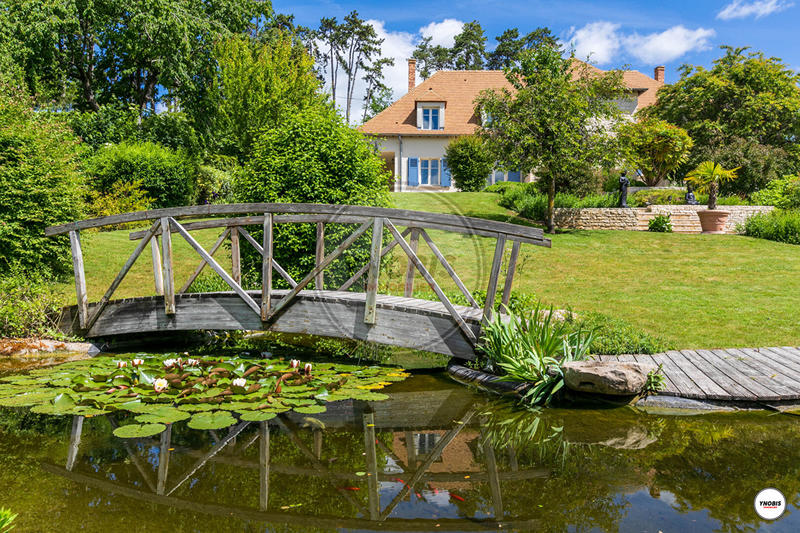 Maison - 236 m² - 9 pièces