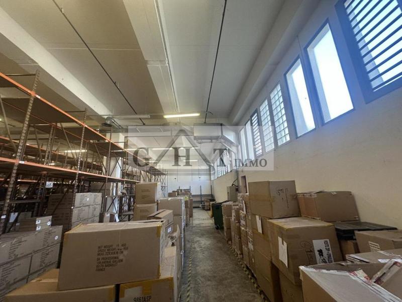 Entrepôt - 1 080 m²
