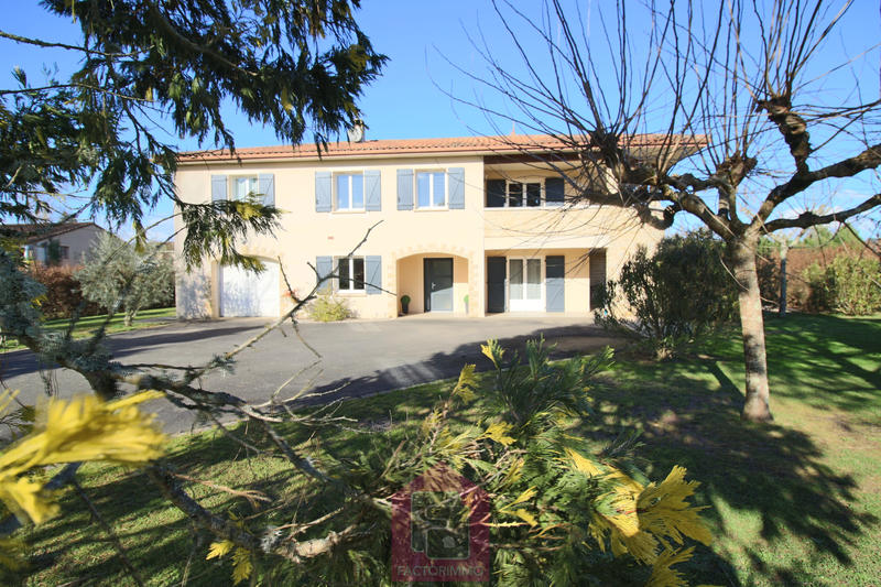 Maison - 230 m² - 7 pièces