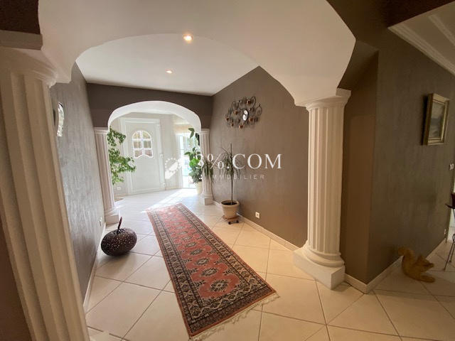 Demeure - 203 m² - 7 pièces