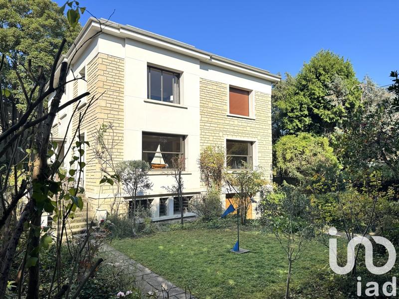 Maison - 238 m² - 8 pièces