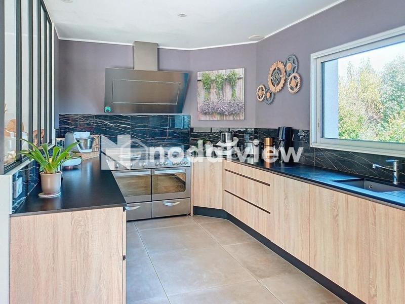 Villa - 220 m² - 8 pièces