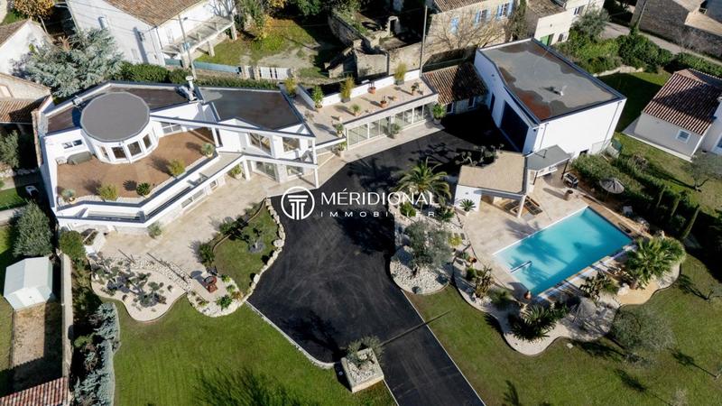 Maison - 460 m² - 6 pièces