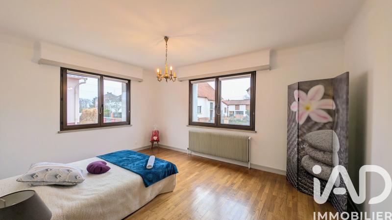 Maison - 235 m² - 6 pièces