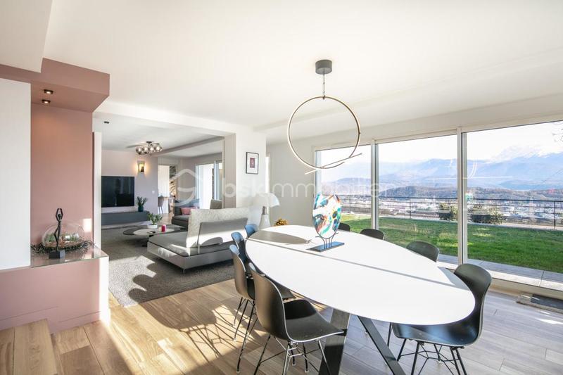 Maison - 200 m² - 6 pièces