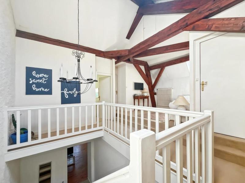 Maison - 201 m² - 5 pièces