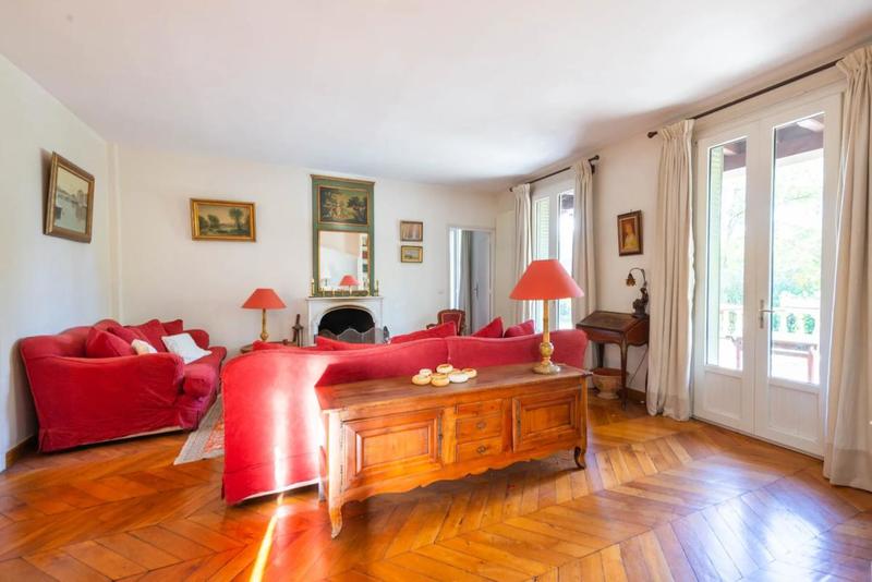 Maison - 400 m² - 8 pièces