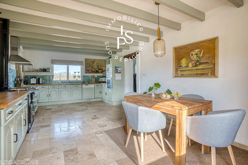 Maison - 212 m² - 8 pièces