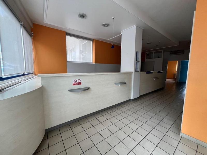 Local d'activités - 426 m² - 20 pièces