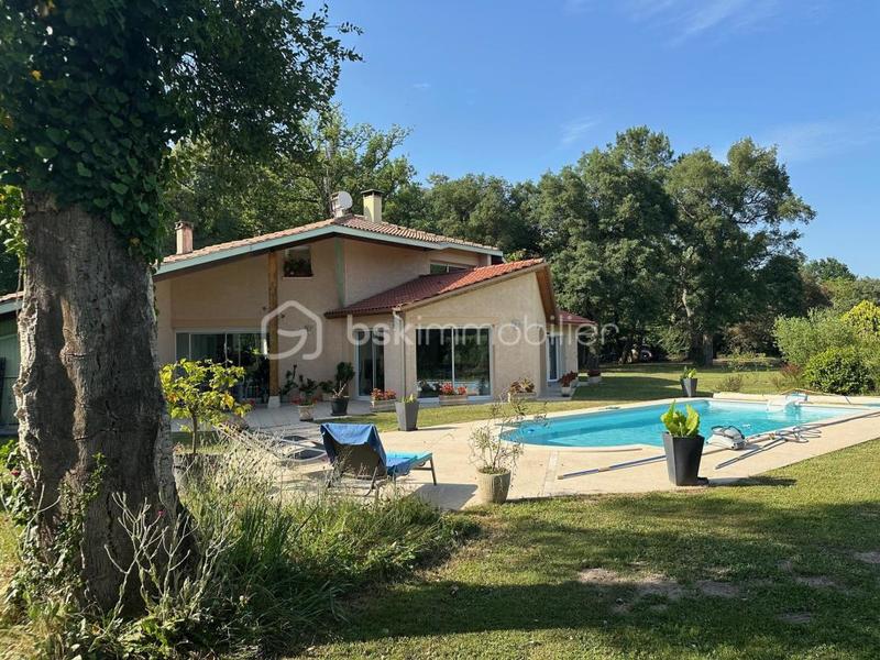 Maison - 187 m² - 6 pièces