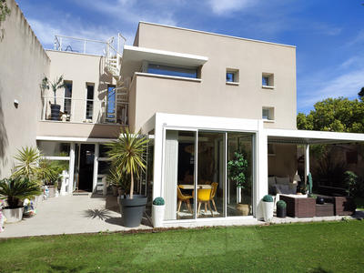 Maison - 200 m² - 6 pièces