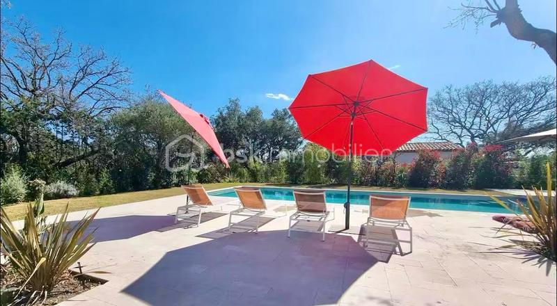 Villa - 300 m² - 7 pièces