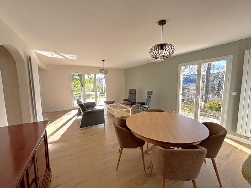 Maison - 122 m² - 5 pièces