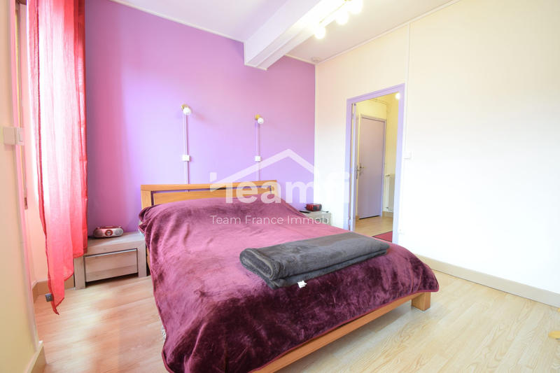 Maison - 247 m² - 9 pièces