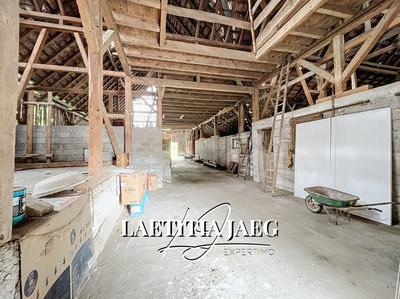 Maison - 650 m² - 1 pièce