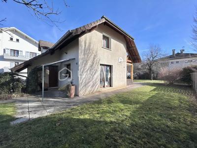 Maison traditionnelle - 160 m² - 6 pièces