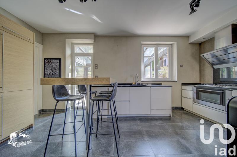 Maison - 242 m² - 7 pièces