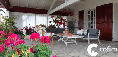 Maison traditionnelle - 300 m² - 6 pièces