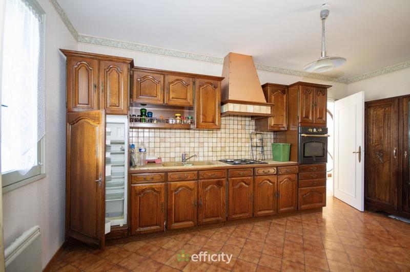 Maison traditionnelle - 230 m² - 6 pièces