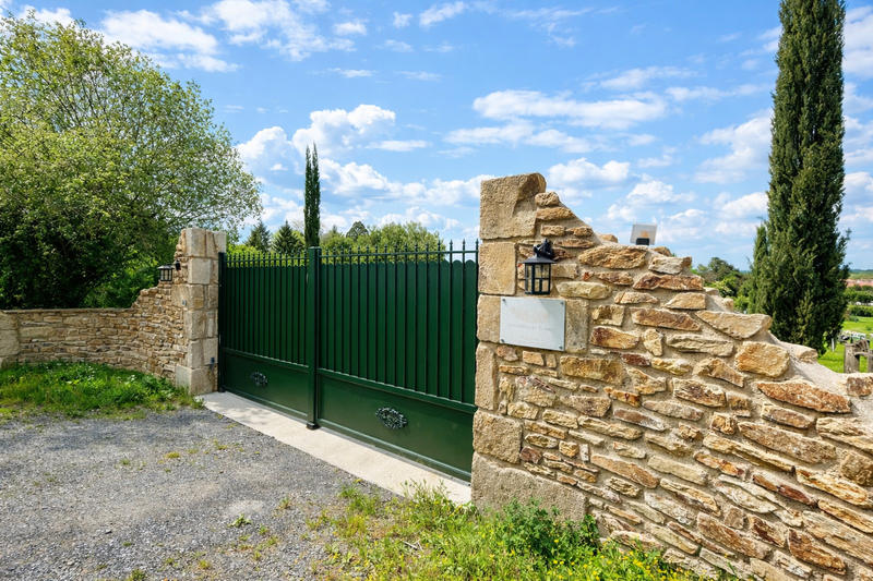 Maison - 394 m² - 13 pièces