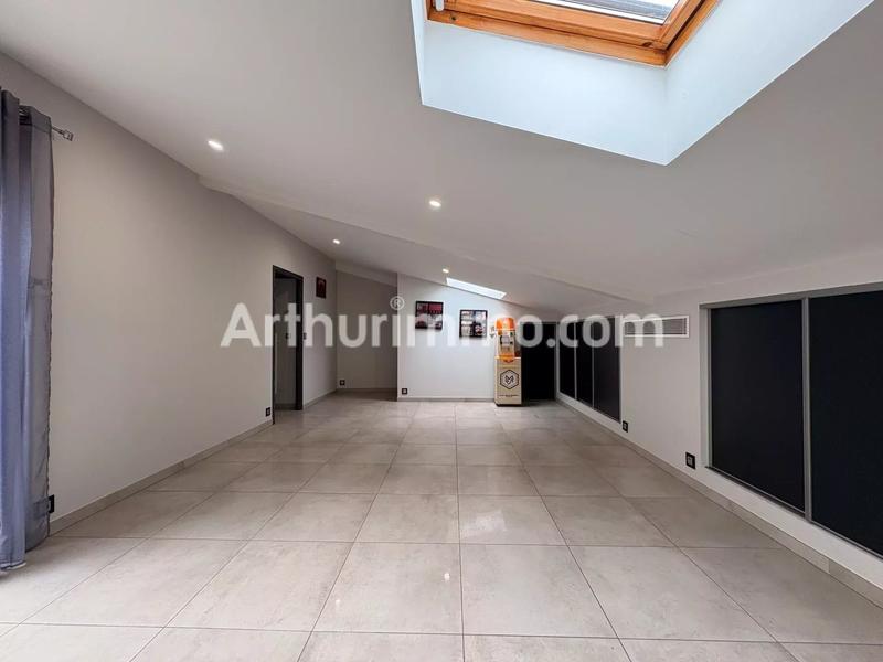 Maison - 257 m² - 5 pièces