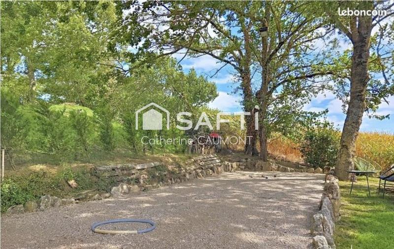 Maison - 212 m² - 8 pièces