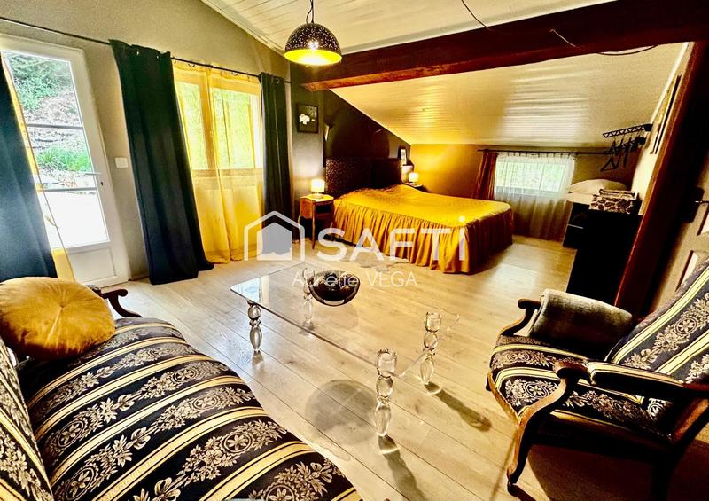 Maison - 308 m² - 12 pièces