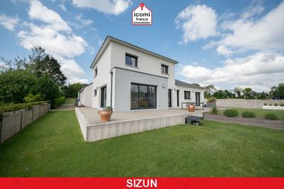 Maison - 220 m² - 6 pièces