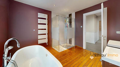 Maison - 200 m² - 6 pièces