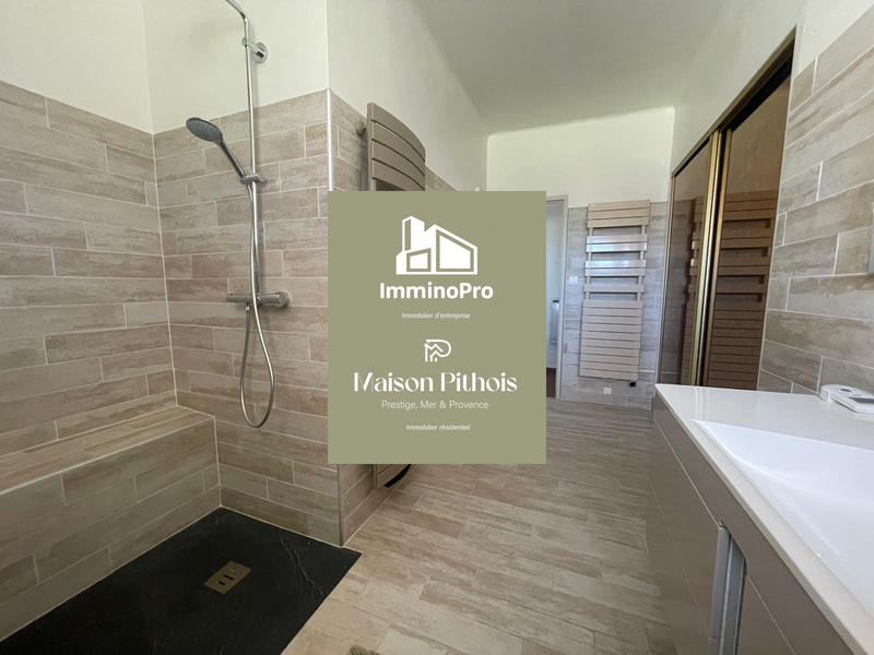 Villa - 228 m² - 6 pièces