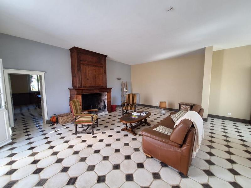 Maison - 208 m² - 8 pièces