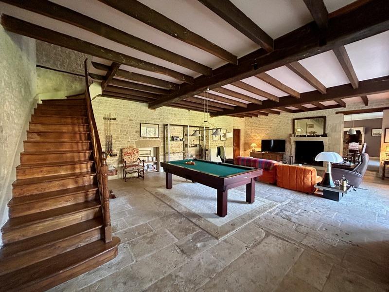 Maison - 336 m² - 10 pièces