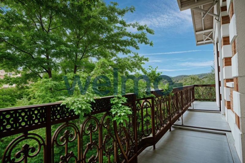 Maison - 301 m² - 16 pièces