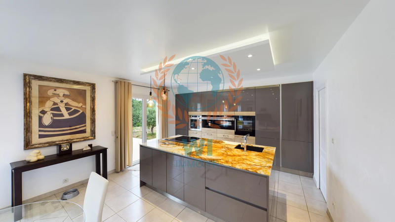 Maison - 206 m² - 6 pièces