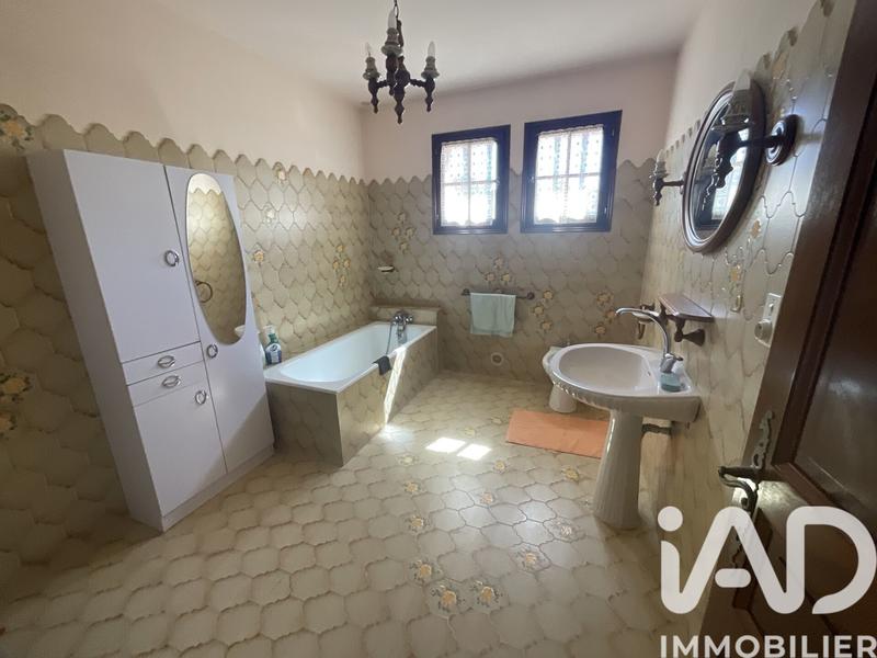 Maison - 214 m² - 9 pièces