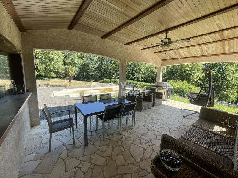 Maison traditionnelle - 340 m² - 11 pièces