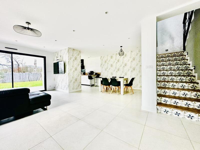 Pavillon - 136 m² - 7 pièces