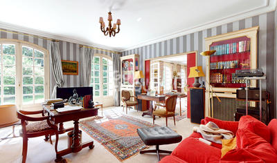 Maison - 318 m² - 8 pièces