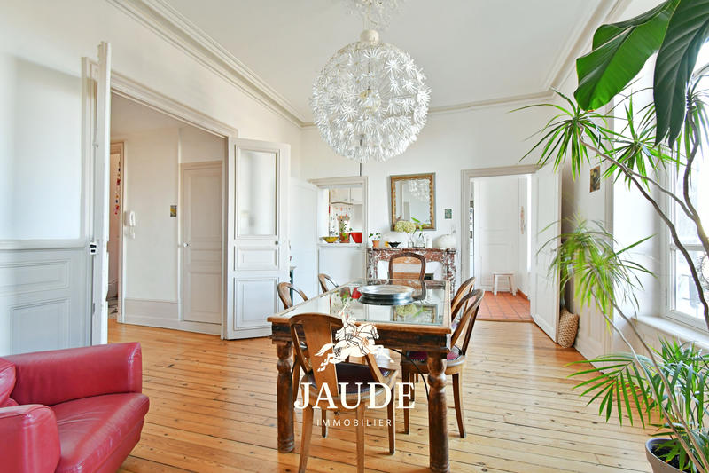 Appartement - 236 m² - 9 pièces