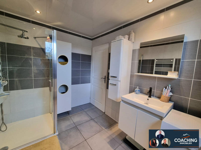 Maison - 187 m² - 9 pièces