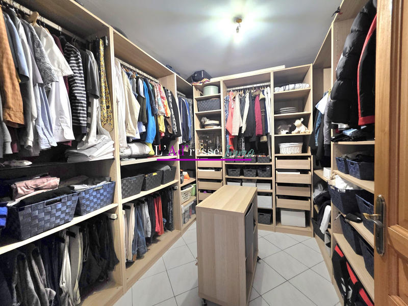 Maison - 200 m² - 7 pièces