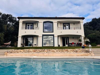 Maison - 203 m² - 6 pièces