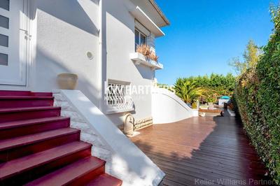 Maison - 213 m² - 8 pièces