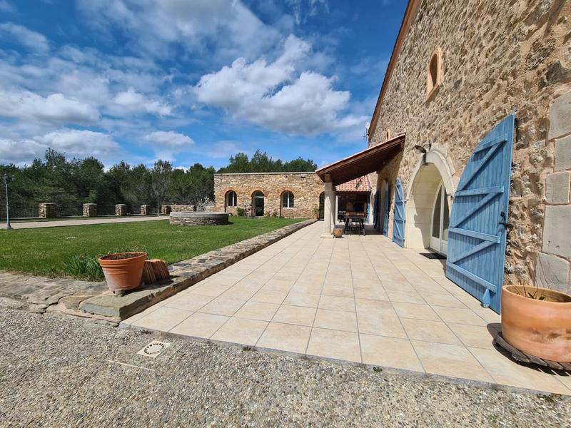 Mas - 437 m² - 11 pièces