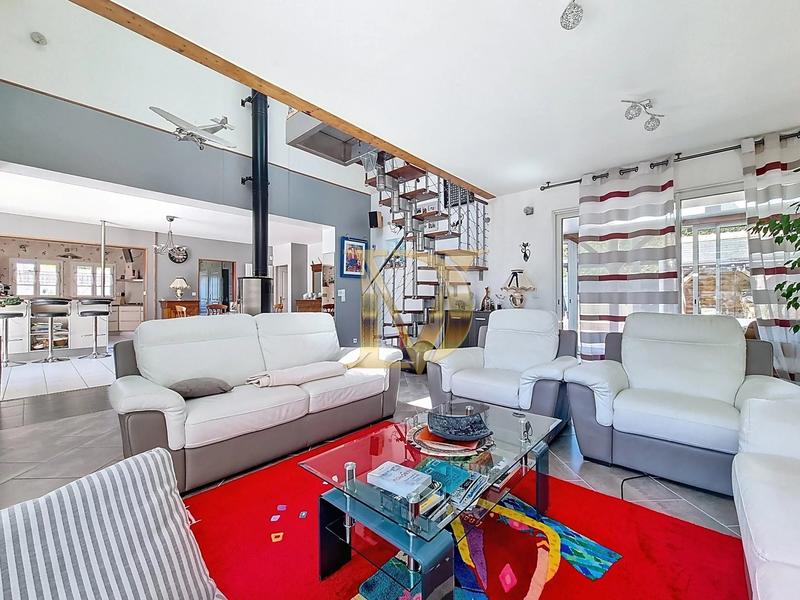 Maison - 227 m² - 10 pièces